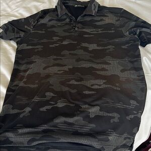 Travis Matthew Black/gray camo men's large Polo